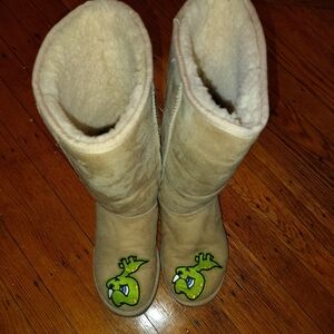 Uggs with Grumbles Patches Sz 8